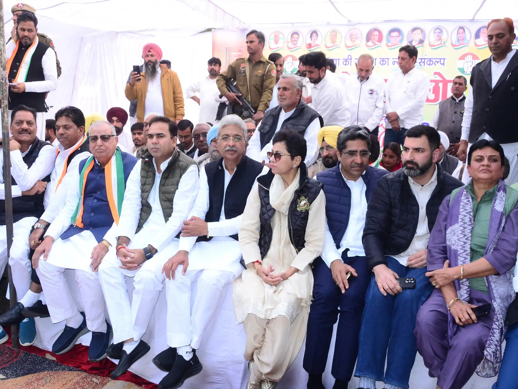 'वोट चोर गद्दी छोड़' प्रदर्शन में भाजपा पर दहाड़े राव नरेंद्र, 14 दिसंबर को दिल्ली में आयोजित 'महारैली' में शामिल होने की अपील